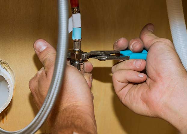 tuyauterie fuite eau installation douche évier lavabo drain